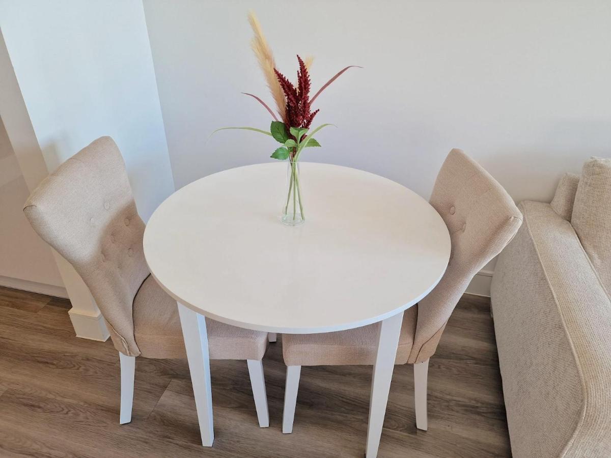 One Bedroom Near Southall Station! Apartment